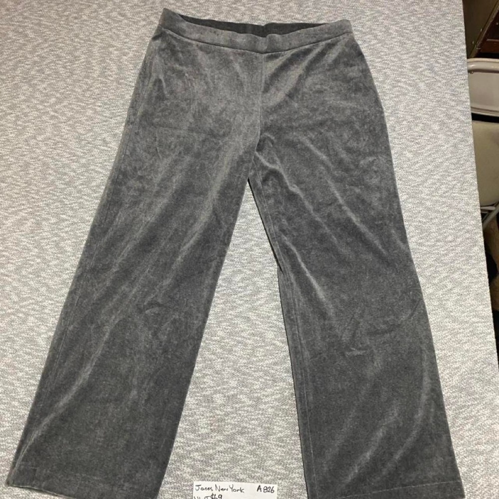 Jones New York grey velvet pants NWT $69 Size XL. SKU-A826#velvet